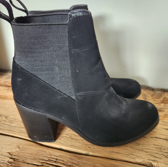 Steve Madden Naomi Velvety Ankle Boot with Block Heel - Picture 1 of 9